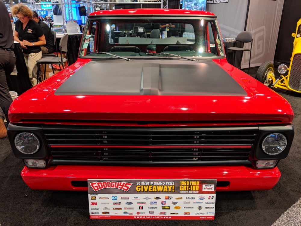 Barnstorming F-100 Trades Hay Bales for Smokey Burnouts