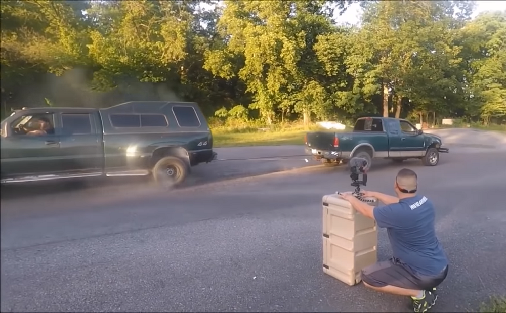 f150online.com Beat-Up Ford F-150 Drags a Duramax-Powered GMC Sierra 3500 Dually